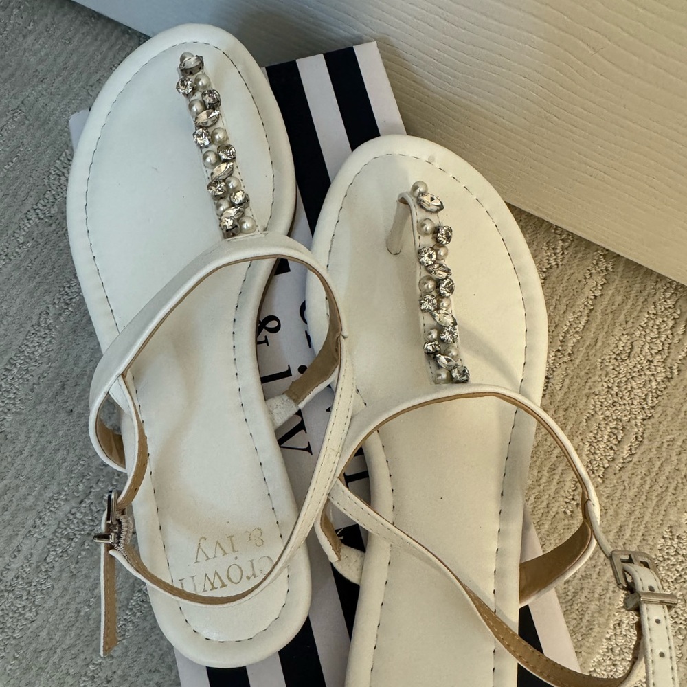 Crown & Ivy white sandals 7.5 -never worn